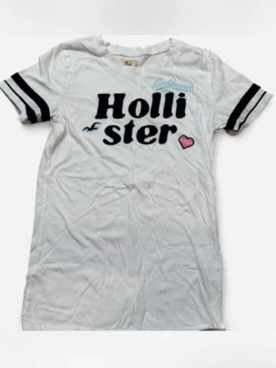 Hollister Tops - Hollister classic striped short sleeved T-shirt